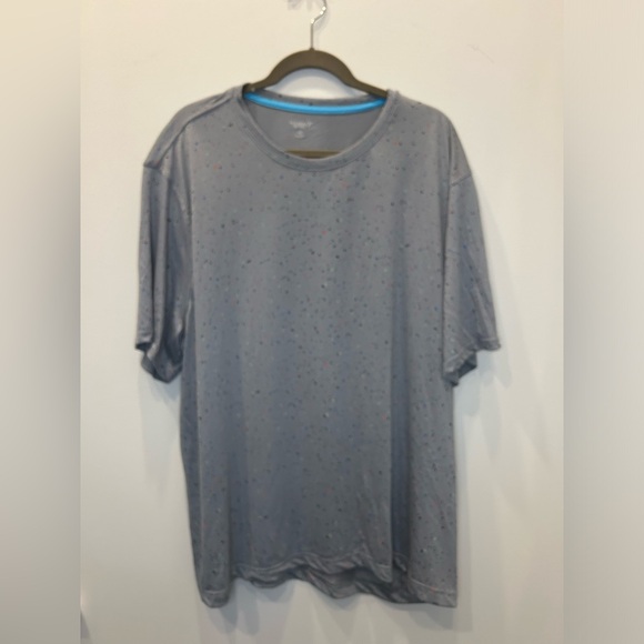 Old Navy Active Tee with Granite Pattern Graphic - Picture 3 of 5